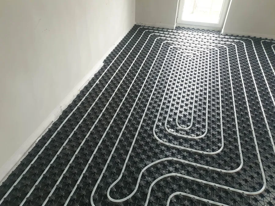 Fußbodenheizung in Schneckenverlegung auf Noppenplatten